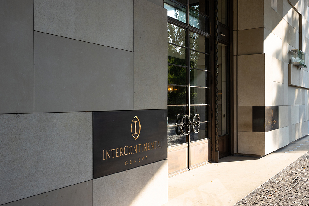 intercontinental-geneva-hotel-library-press-lobby-entrance-entrance-exterior-view-2