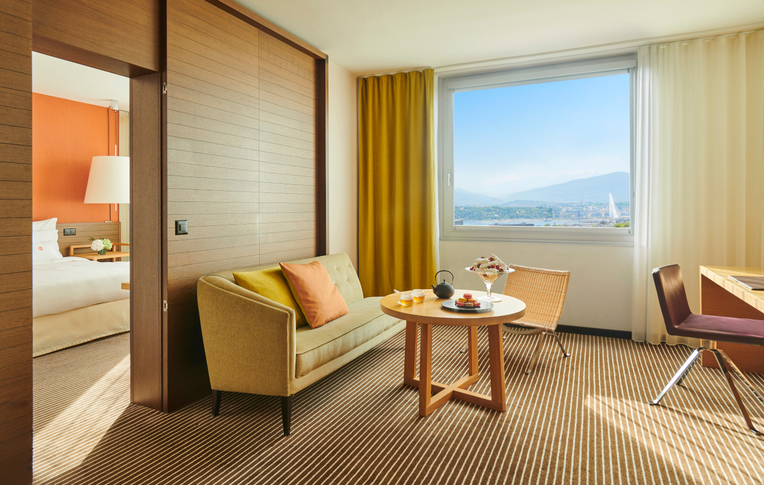 InterContinental-Geneve-One Bedroom-Room-Lake-view-and-tea