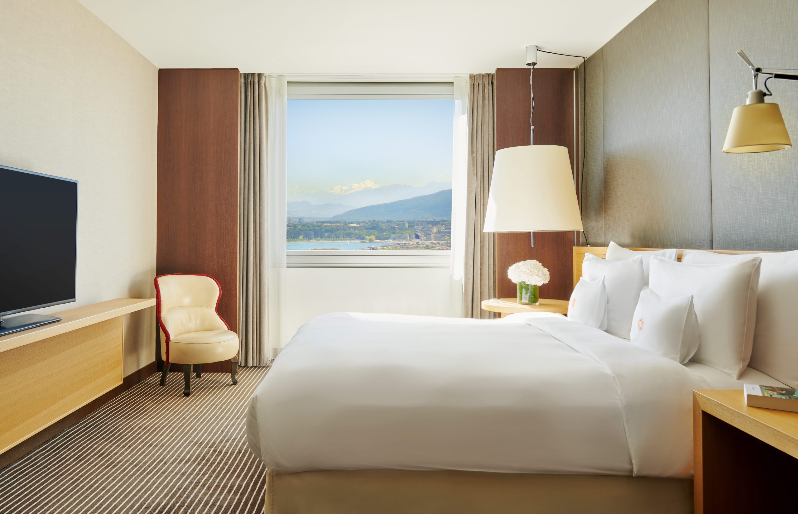InterContinental-Geneve-Panoramic-Lake-View-Room-min