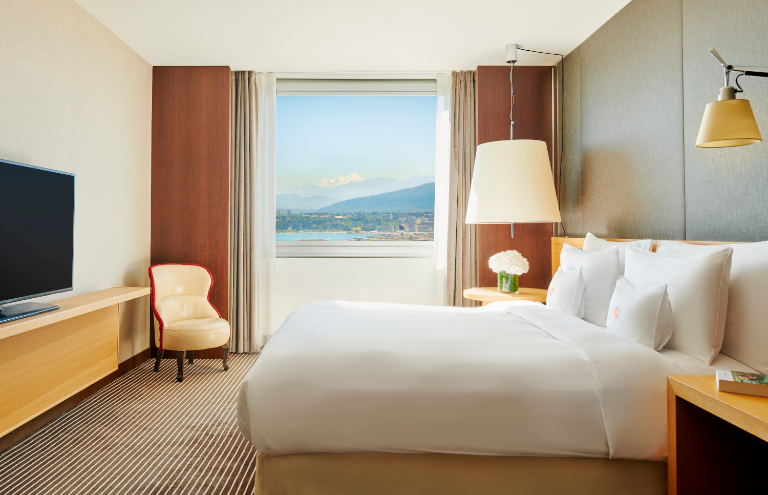 InterContinental-Geneve-Panoramic-Lake-View-Room