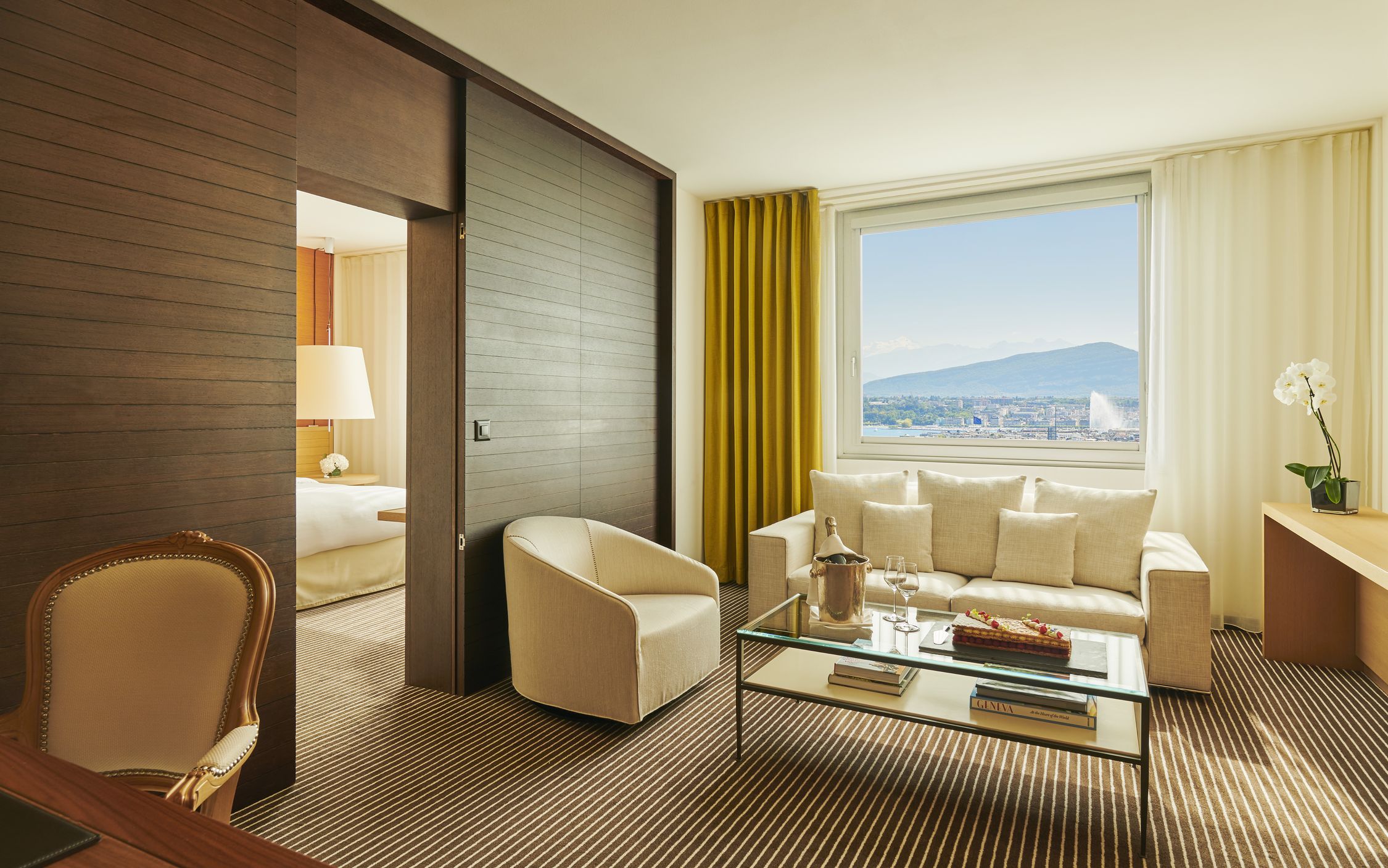 InterContinental-Geneve-One-Bedroom-Room-lake-view