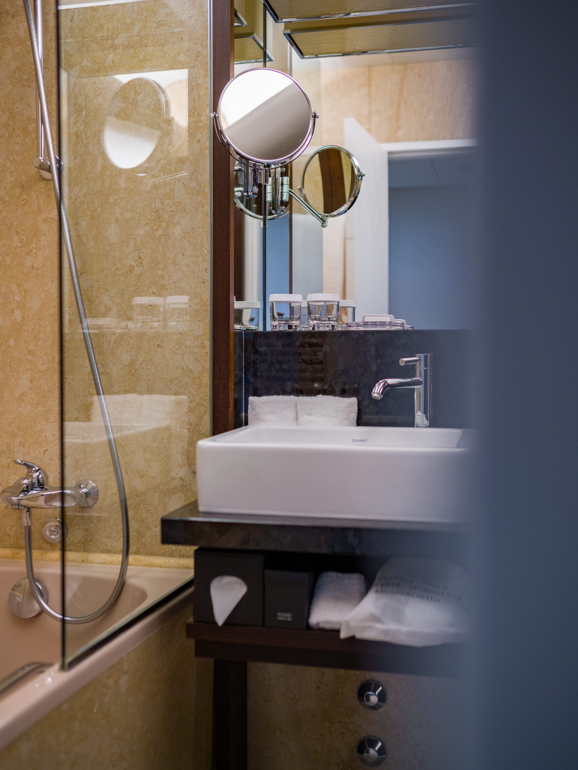 InterContinental-Geneve-Classic bathroom (1)